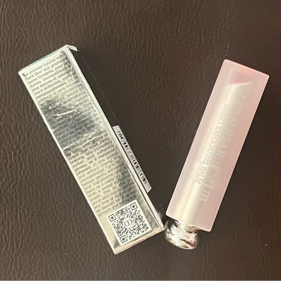 DIOR ADDICT LIP SUGAR SCRUB
Gentle Exfoliating Lip Balm-Custom Rosy
Color Effect - Picture 3 of 4